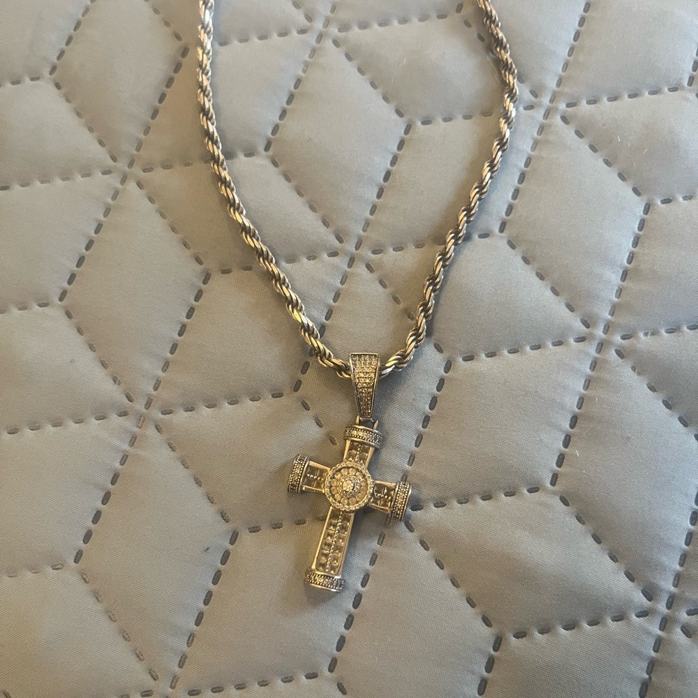 Beautiful 22inch .925 Sterling Silver Necklace Cross with silver Pendant.